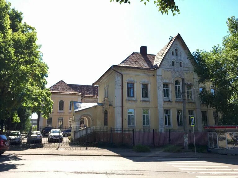 Сайт красный крест смоленск. Больница красный крест Смоленск. Больница красный крест Смоленск здание. Клиническая больница скорой медицинской помощи Смоленск.