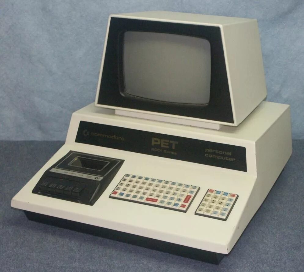 Old computer. Commodore Pet 2001. Компьютер Commodore Pet. Компьютеры прошлого века. Компьютер 20 века.