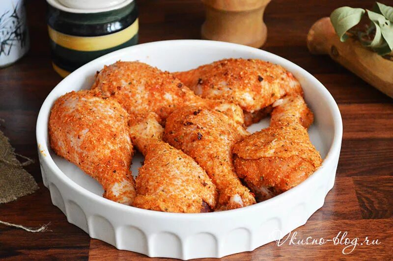 Куриные ножки в сухарях. Голень куриная в кляре. курица в панировке в духовке. окорочка в панировочных сухарях. голени в панировке в духовке.