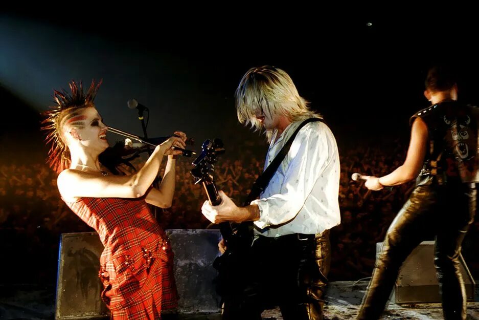 Киш маша скрипачка. Мария нефёдова киш. Tribute концерт. Король и шут-кукла колдуна violin cover. Горшенев король и шут.