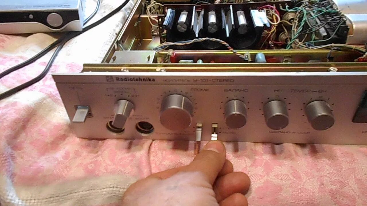 Усилитель у 101 стерео ремонт. Ремонт усилителя радиотехника у 101 стерео замена конденсаторов. Усилитель звука радиотехника у-101. Усилитель мощности радиотехника у-101-стерео. Усилитель у 101 стерео ремонт.