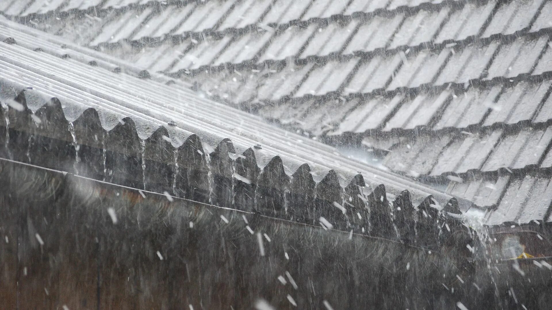 дождь по крыше. дождик по крыше. дождь стеной. дождь, ст учить по крышам. дождь идет стучит по крышам.