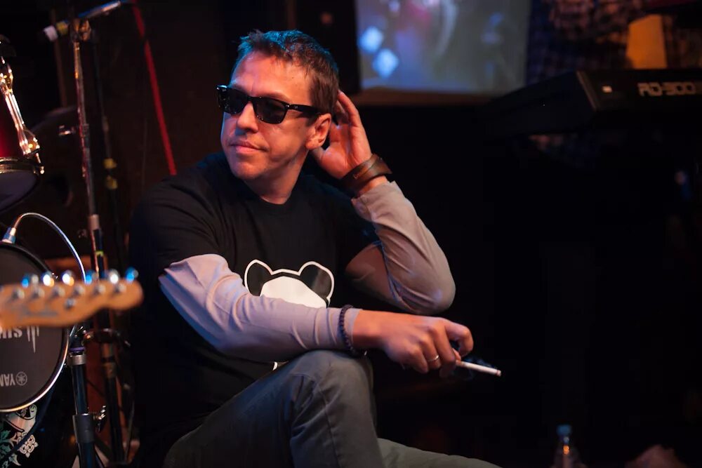 Группа танцы минус. Танцы минус логотип. Танцы минус вокалист. Танцы минус. Танцы минус концерт.