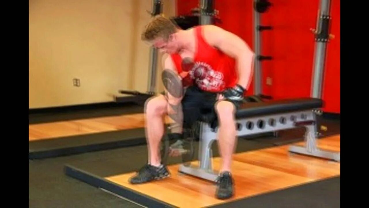 Подъем гантелей на бицепс на наклонной скамье. Бицепс в наклоне. Упражнение концентрированные сгибания на бицепс. Бицепс в наклоне. Концентрированные сгибания с гантелью.