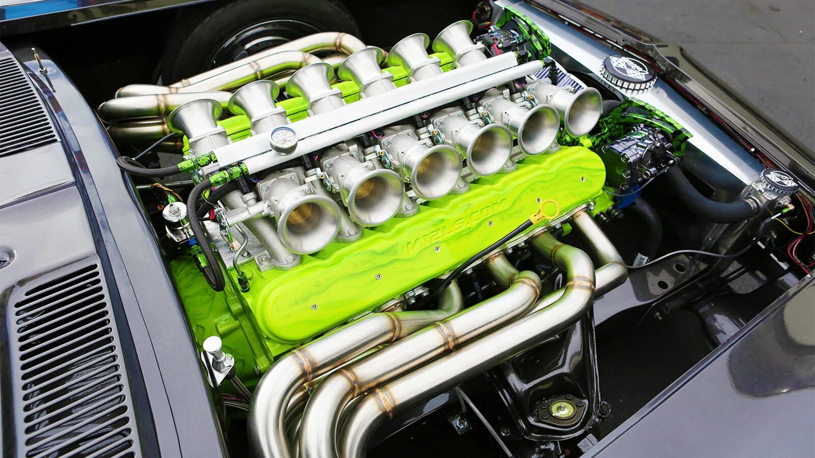 Бмв v16. V12 двигатель. BMW v12 engine. V12 8.4l. V12 двигатель Chevrolet.