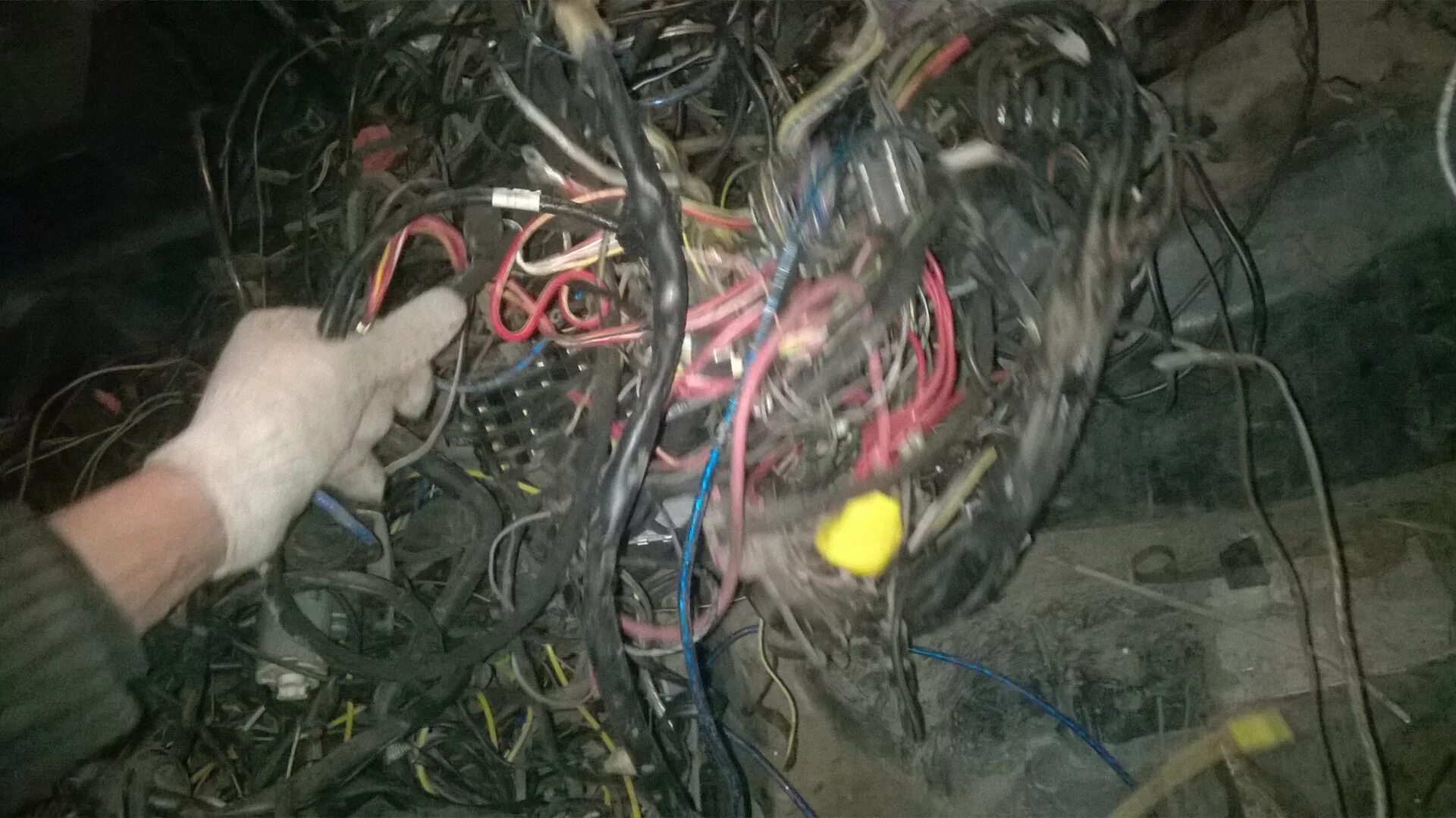 проводка наконечников мерседес 124. 3. мерседес w124 проводка под торпедой. проводка 124. проводка мерседес 124.