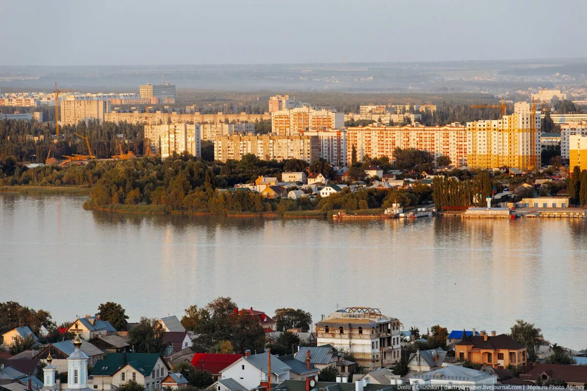 Воронеж левый берег. Кинотеатр левый берег воронеж фото. Воронеж левый берег фото. Разбитая площадь. Работа на левом берегу воронеж.