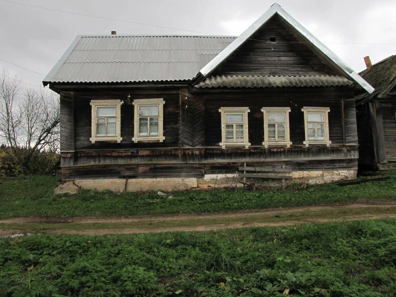 Советский дом в деревне. Старые Деревенские дома. Деревянный дом в деревне. Старый частный дом. Деревенский дом СССР.