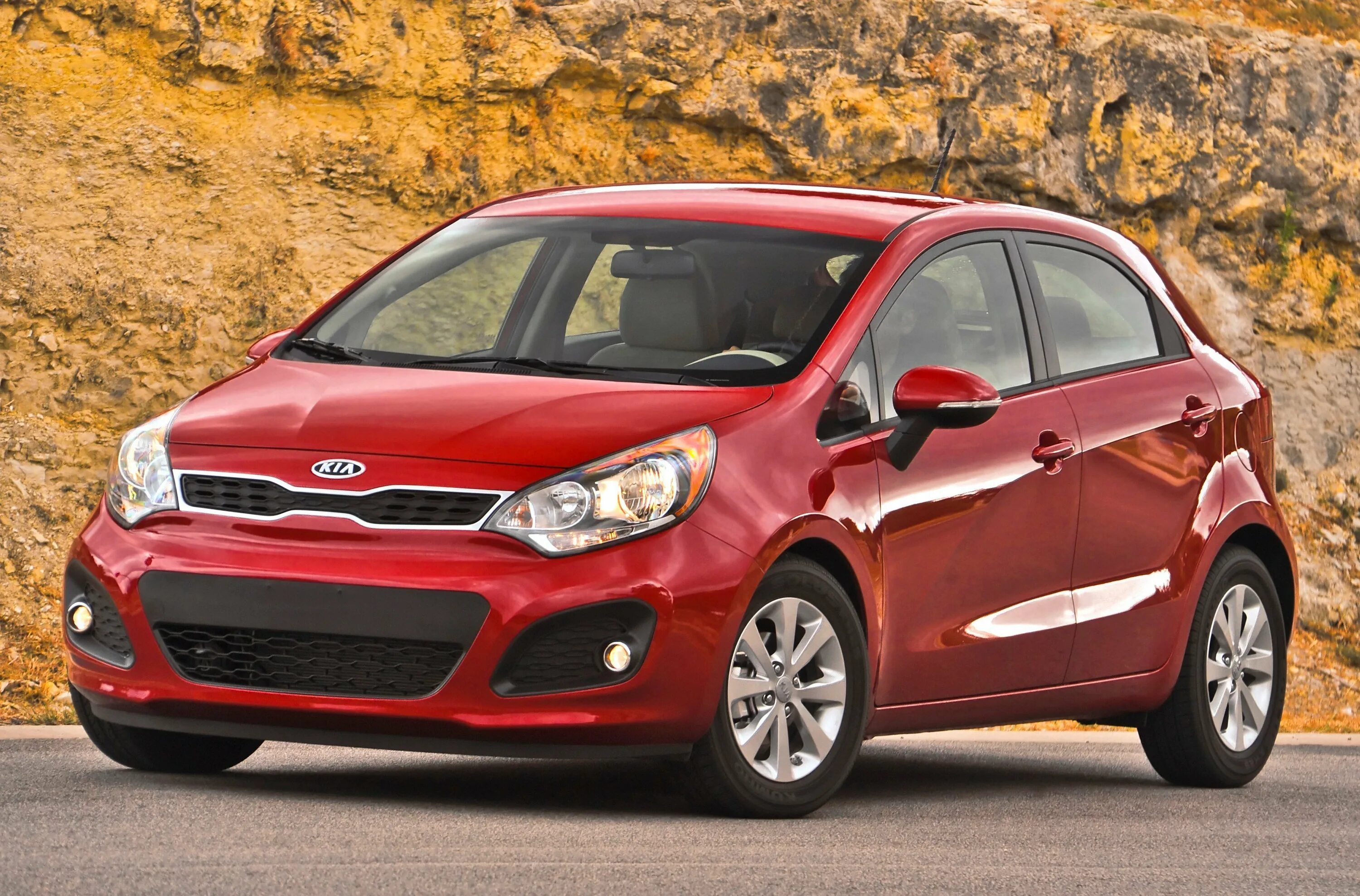 Kia Rio Hatchback. Киа Рио 2015 хэтчбек. Kia Rio 2011-2017. Kia Rio Hatchback 2012. Киа машина страна