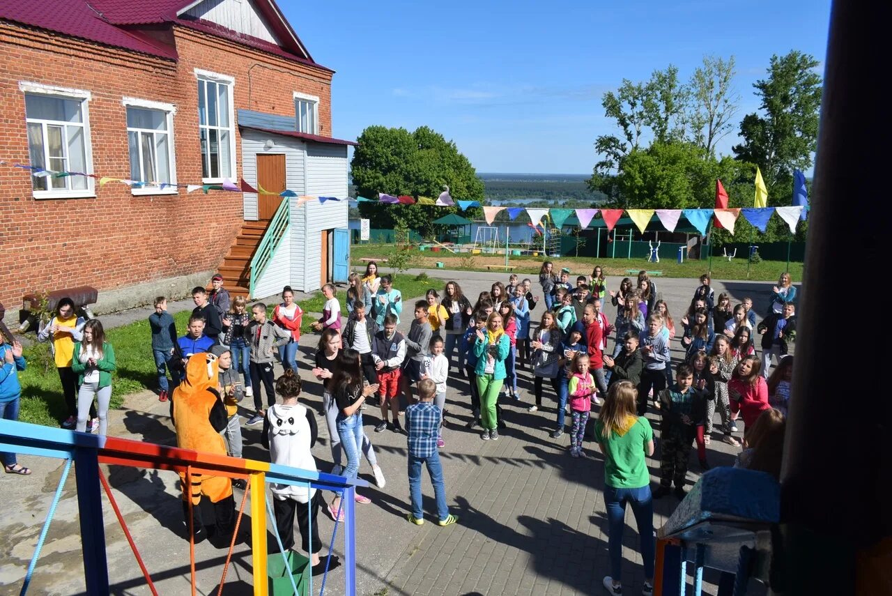 Волжский берег лагерь Нижегородская область. Волжский берег лагерь Воротынец 2022. Воротынец Нижегородской области лагерь Волжский берег.