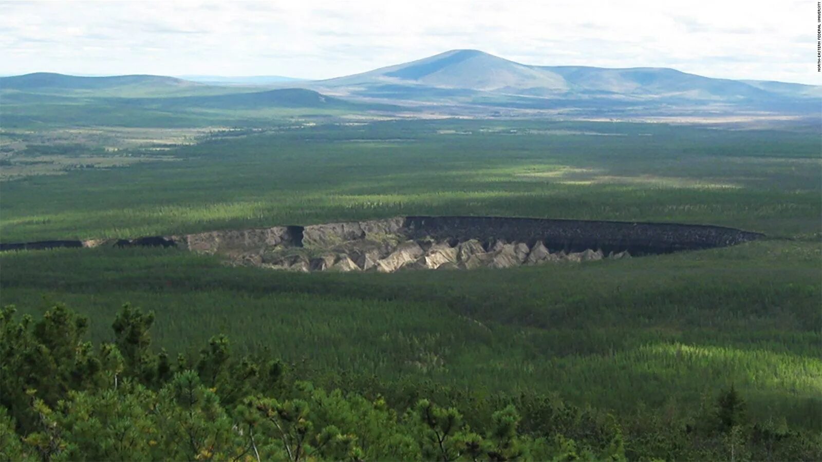 Батагайка. Сибирский кратер Батагайка. Батагай Якутия кратер. Термокарстовая котловина Батагайка. Батагайский разлом Якутия.