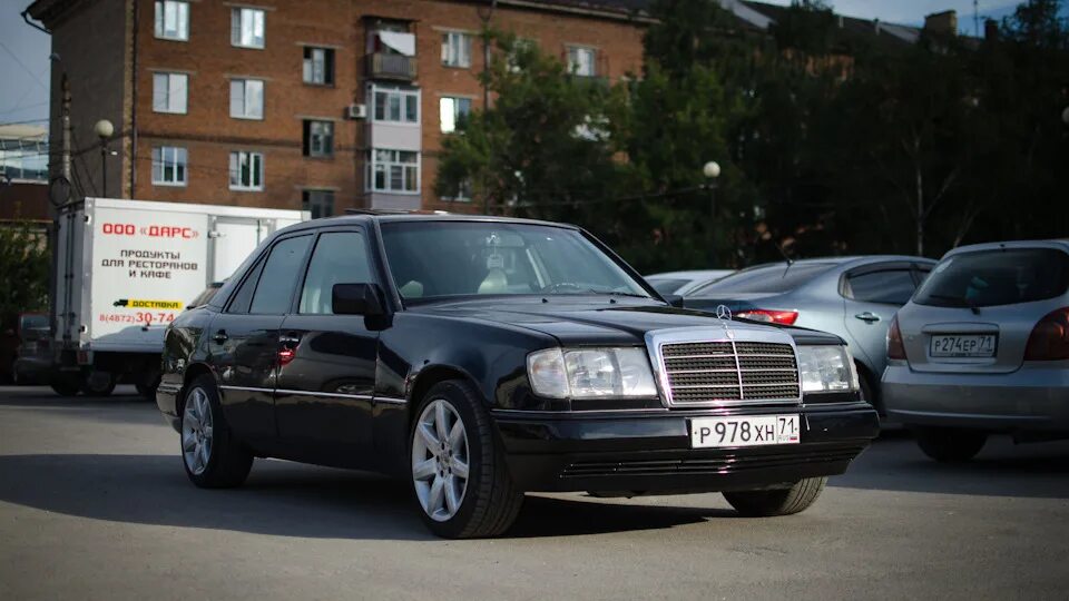 Мерседес w124 e220. Mercedes 124 1995. 220 124. W124 1992. 220 124.