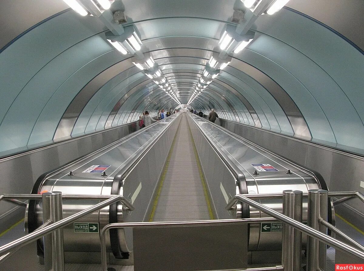 Станция спортивная спб метро траволатор. Эскалатор ориноко. Горизонтальный эскалатор. Траволатор эскалатор эскалатор. Лифт эскалатор траволатор.