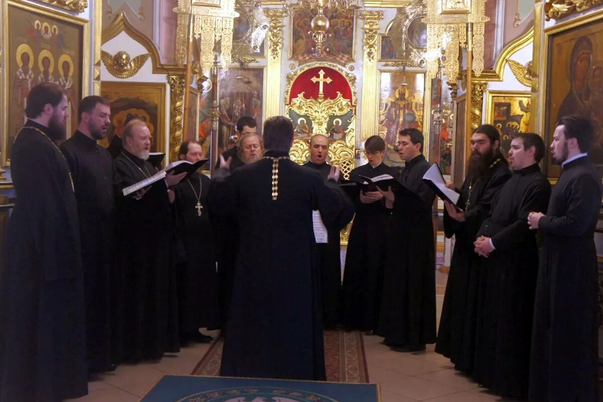 Хор сретенского монастыря концерт в зарядье. Сретенский монастырский хор. Священный регент. Песнопение сергиевой лавры. Хор московского сретенского монастыря.