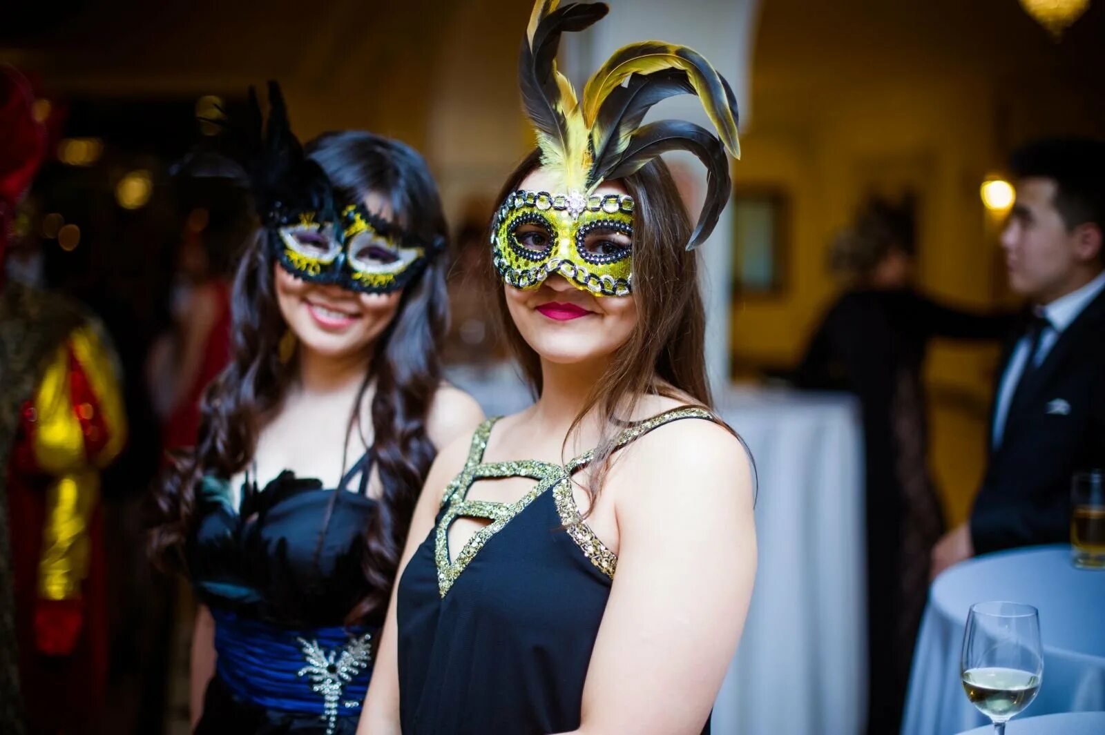 Бал маскарад. Новогодний бал маскарад название. Тематическая вечеринка маскарад. Школьный бал маскарад. Сценарий новый год бал маскарад для старшеклассников.