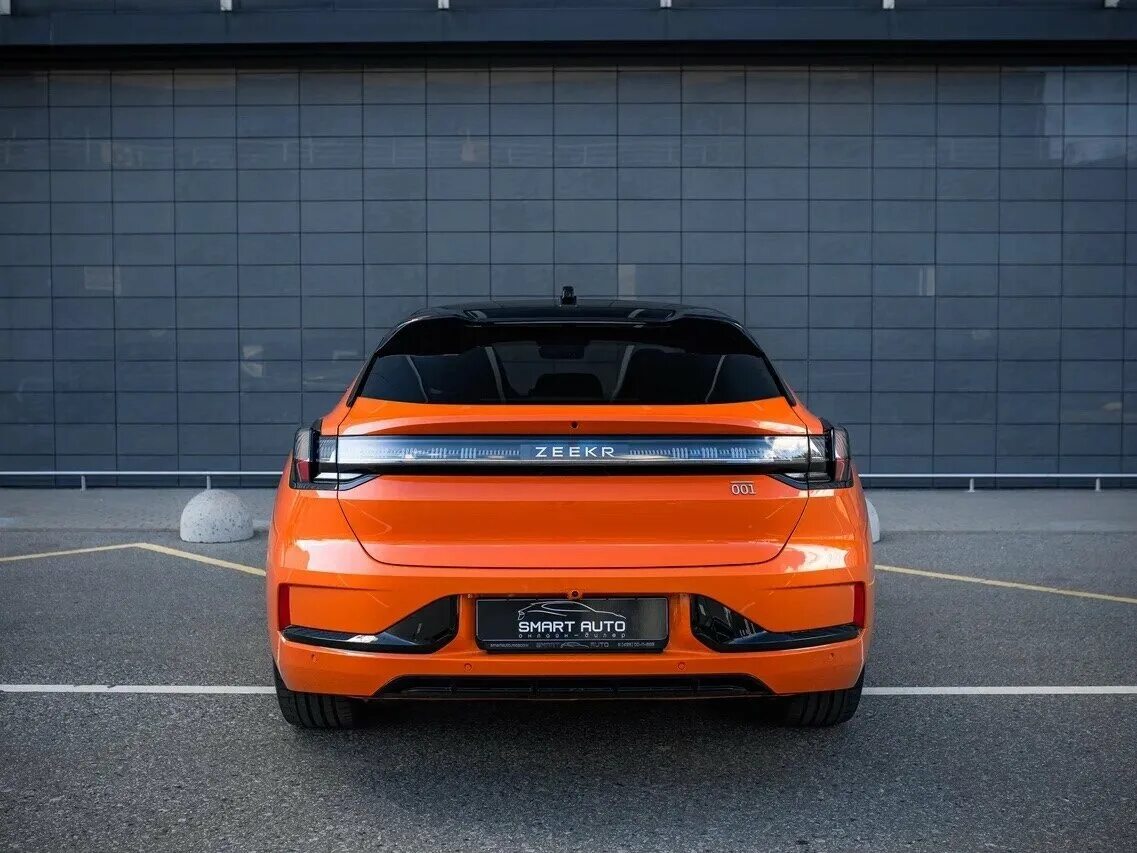 Zeekr 001 оранжевый