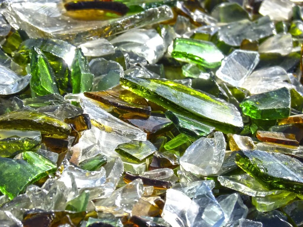 Ценные металлы. Кварц сырье. Полудрагоценный уральские самоцветы. Камни самоцветы урала. Сорбент в гранулах.