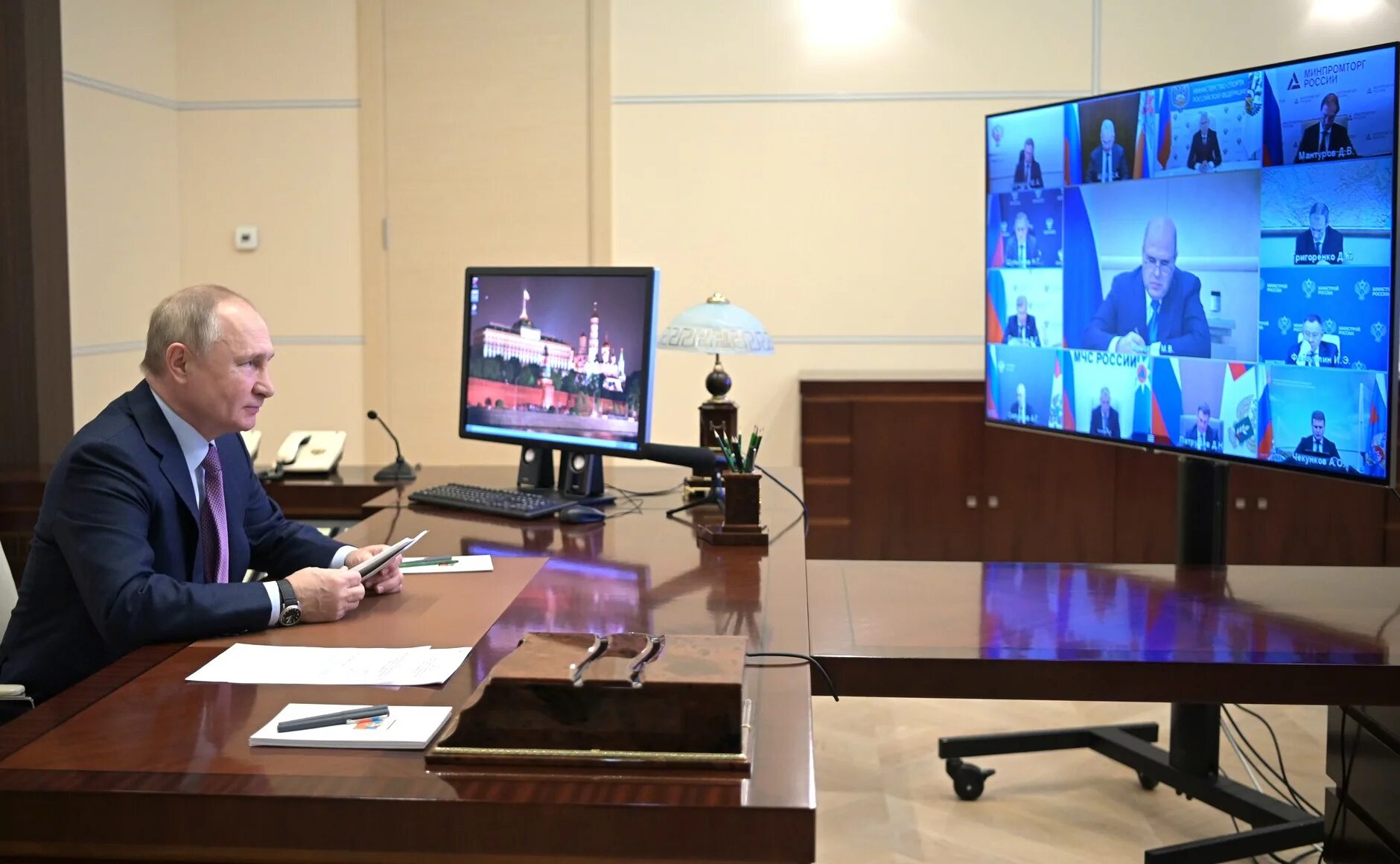 правительство 24 декабря 2021. министр строительства рсо-алания моргоев фото. заседания по украине. районы рсо алания. рядом с путиным.