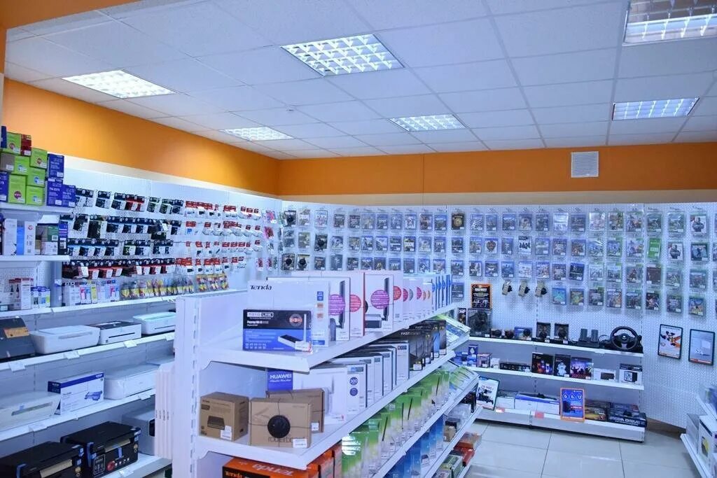 Миллерово магазины электроники днс. Магазин днс полки. Днс днепровская 104. Dns магазин. Магазин техника россошь.