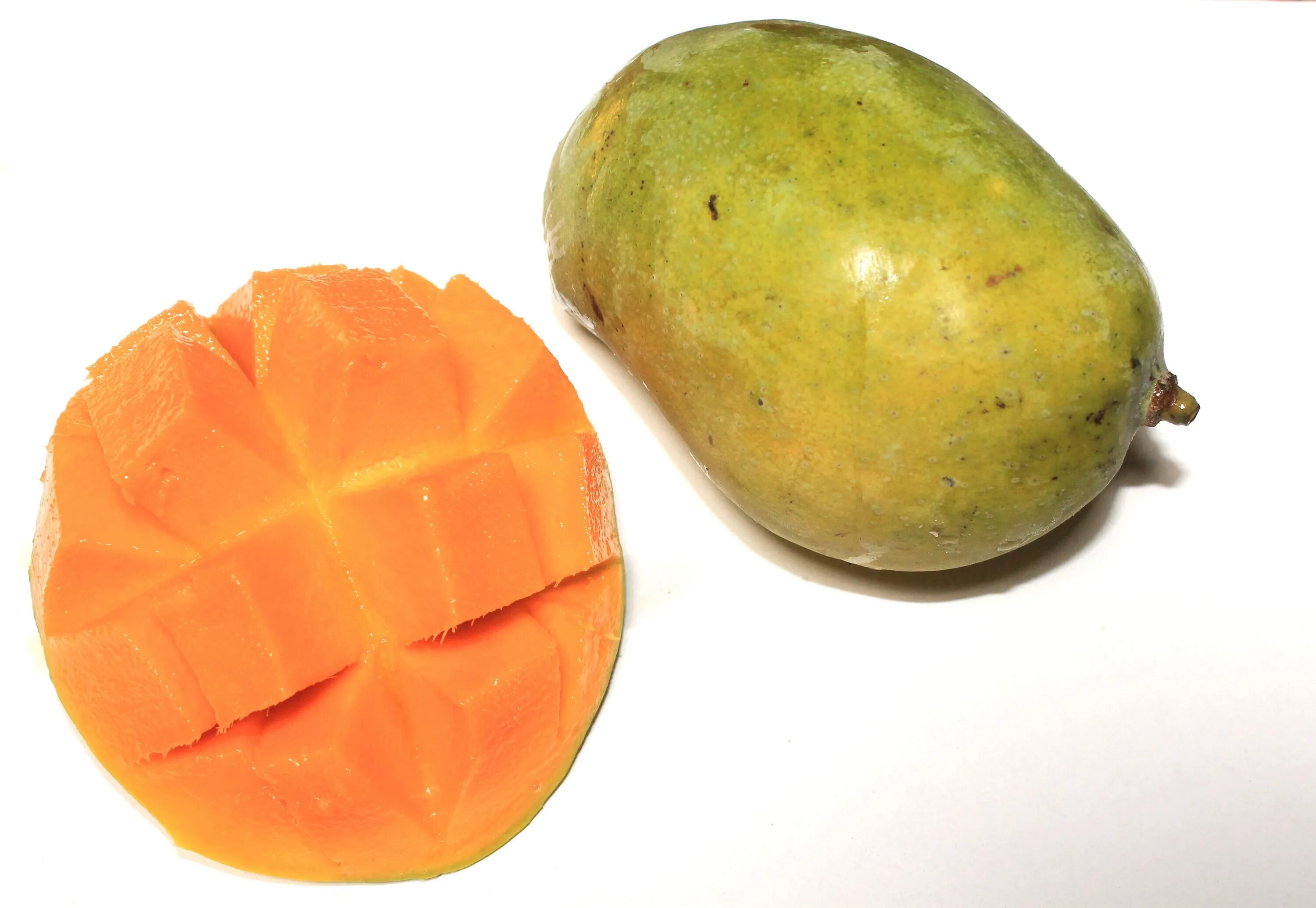 Плод манго. Тропические фрукты манго. Спелый плод манго. Волокна манго.