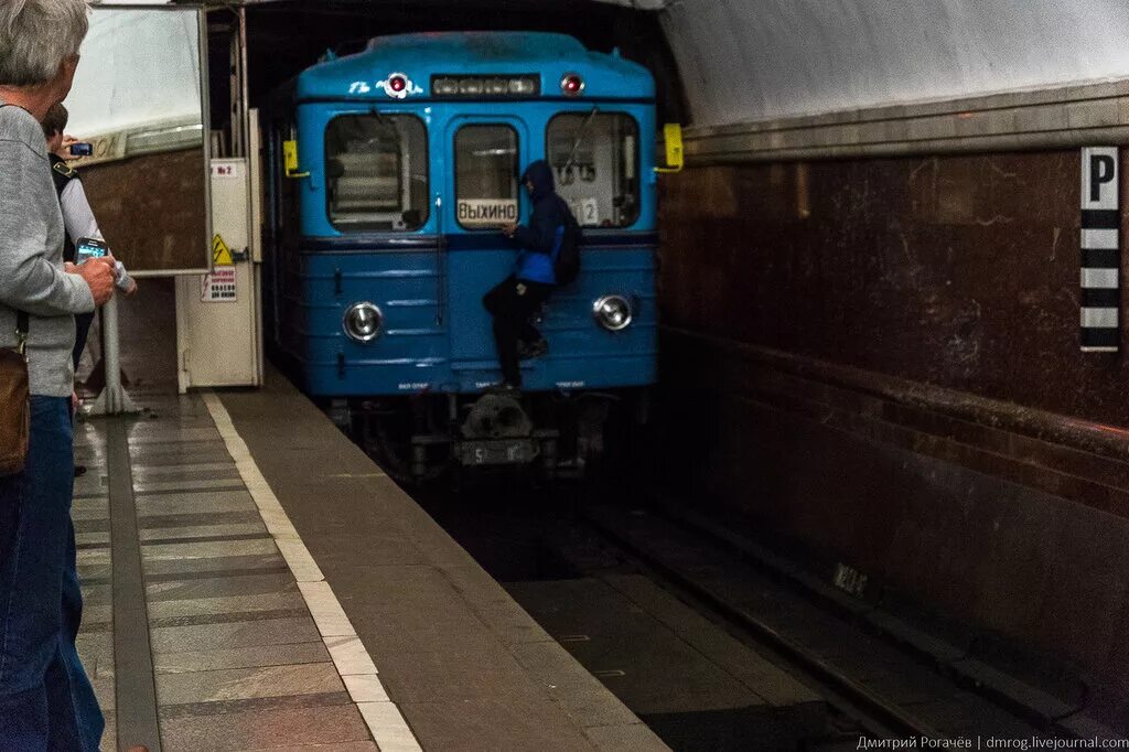 Поезд в метро ходят с одинаковым. Ёж-3 и номерной. новогодний еж3 метрострой. 81-717 ткл. вагон метро еж3 и номерной.