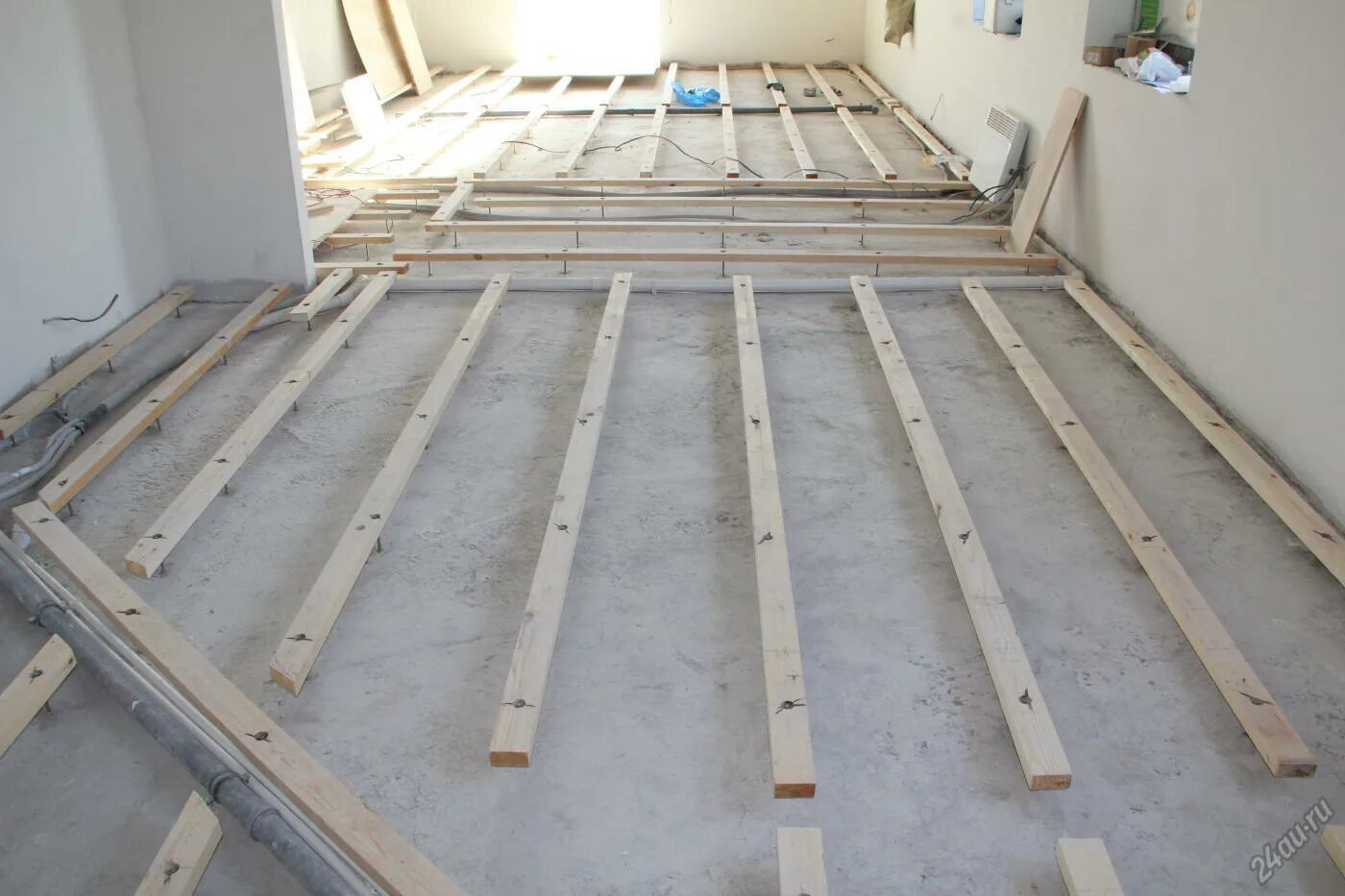 Установка полов видео. Маяки для стяжки теплого водяного пола. Стяжка под теплый пол. Маяк для стяжки пола 100 мм. Саморезы для кнауф суперпол.