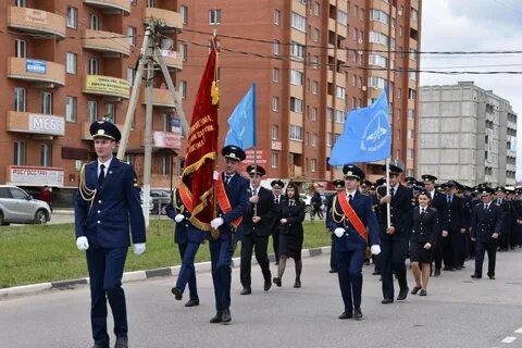 Слуга училище