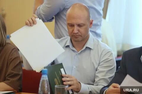 Депутат занимающий
