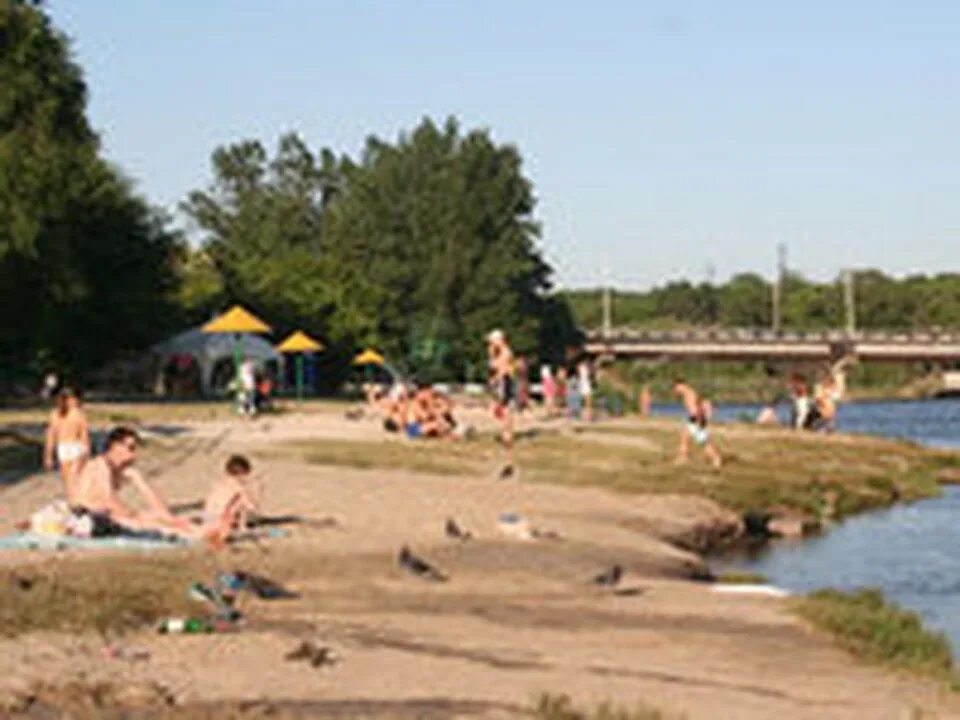 Где искупаться в ростове. Река кубань солнечный остров. Глазовское водохранилище пляж. Пляж левобережный ростов на дону. Ростов на дону купаться.