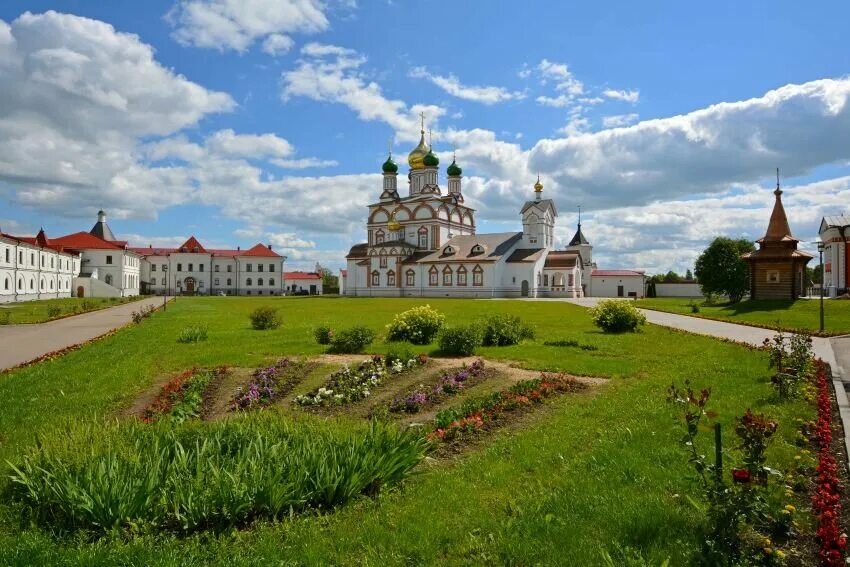 Троице сергиева варницкого монастыря. Троицко Сергиевский Варницкий монастырь. Троице-Варницкий монастырь в Ростове. Троице Сергиев Варницкий монастырь в Ростове Великом. Варницкий монастырь Ярославская область.