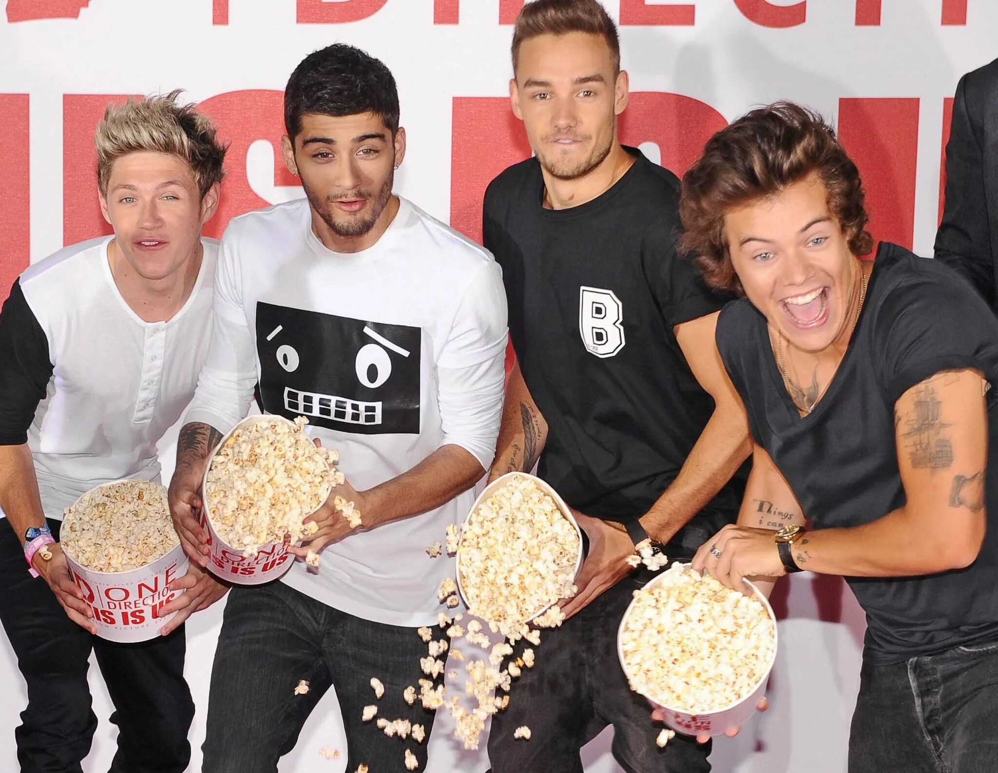 One direction this. One direction с фанатами. One direction hd. One direction 2022. Найл републик.
