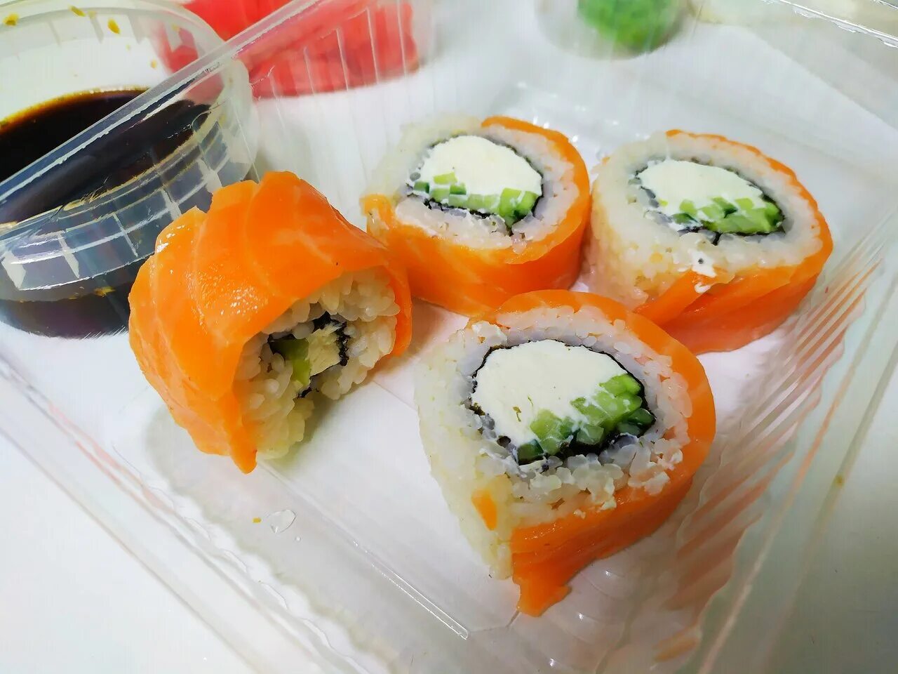 азиатская кухня. ресторан суши пермь. рынок еды кафе пермь. суши пермь тсуру. японское кафе в перми.