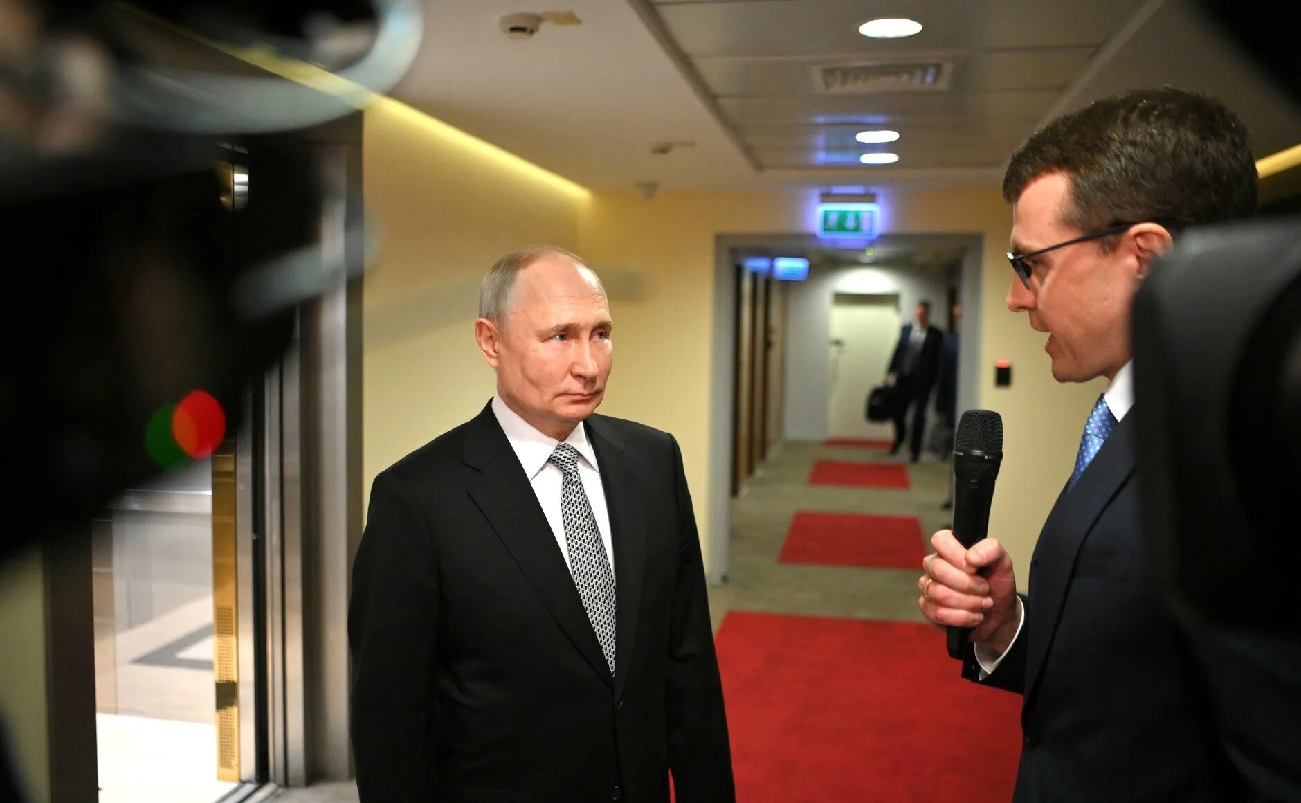 Интервью с путиным 2023 декабрь. Интервью с путиным 2023 декабрь. Пресс-конференция путина по итогам госсовета 2022. Интервью с путиным 2023 декабрь. Новогоднее обращение путина 2023 года.