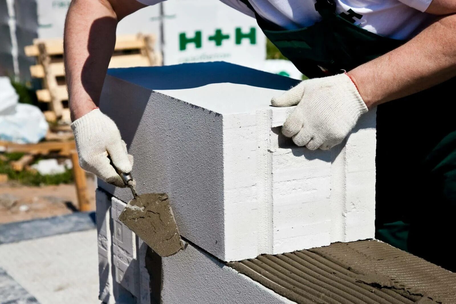 Перегородка из газоблока. Газобетон юдк. Кладка пеноблока область. Пеноблок стена. Перемычка для сибита.