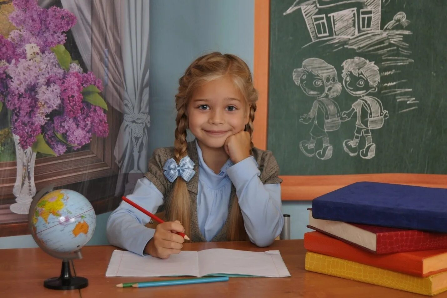 На день школы каждая девочка