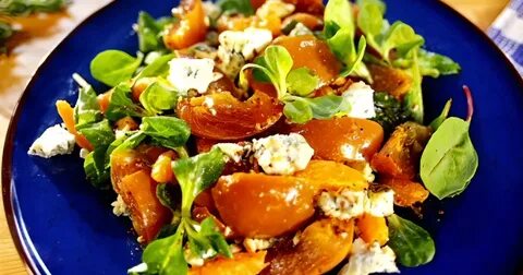Салат с мандаринами и сыром