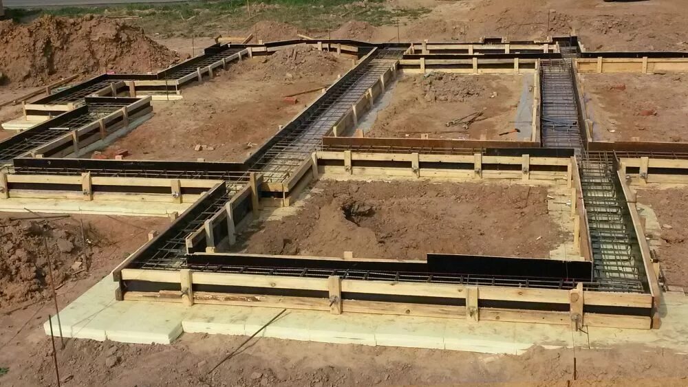 Свайно-ростверковый фундамент. Фундамент лен обл. Мелкозаглубленный утепленный фундамент. Ленточный бетонный фундамент. Монолитный ленточный фундамент 300мм.