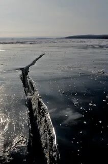 И треснул мир напополам дымит