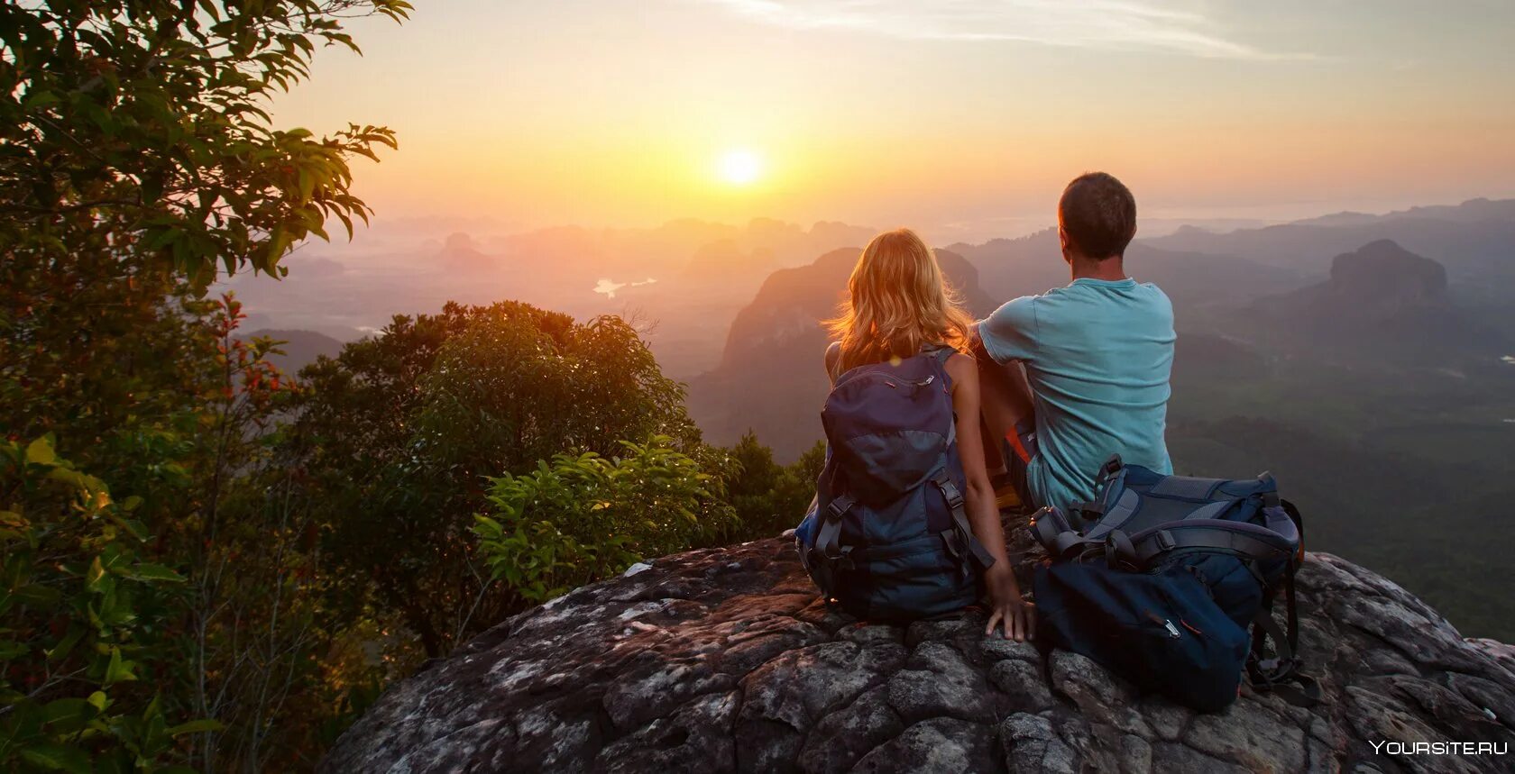 Любовь в горах. Турист на закате. Верона шумилова. Влюбленные в горах. Песня вместе в горе.