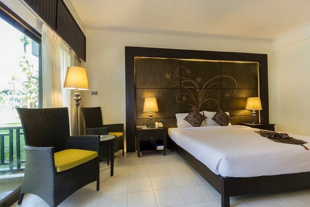 Amora beach resort 4*. Тайланд отель амора бич. Отель аморе бич резорт пхукет. Пхукет отель аморе. Тайланд отель амора бич.