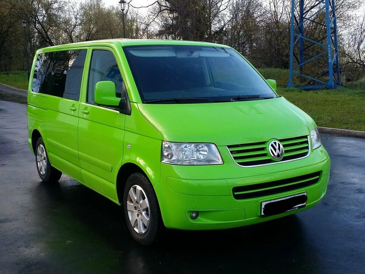 Купить микроавтобус бу недорого. Multivan t5 зеленый. Volkswagen Multivan зеленый. 2007 Фольксваген Мультиван. Фольксваген минивэн 2007.