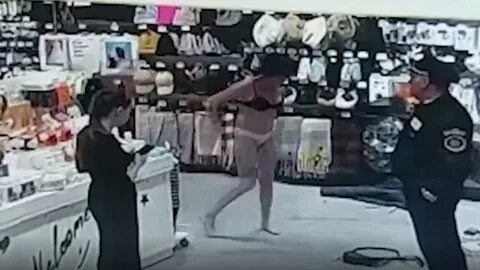 Видео где снимают одежду