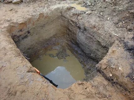 Вырытая яма с водой полная премудростей