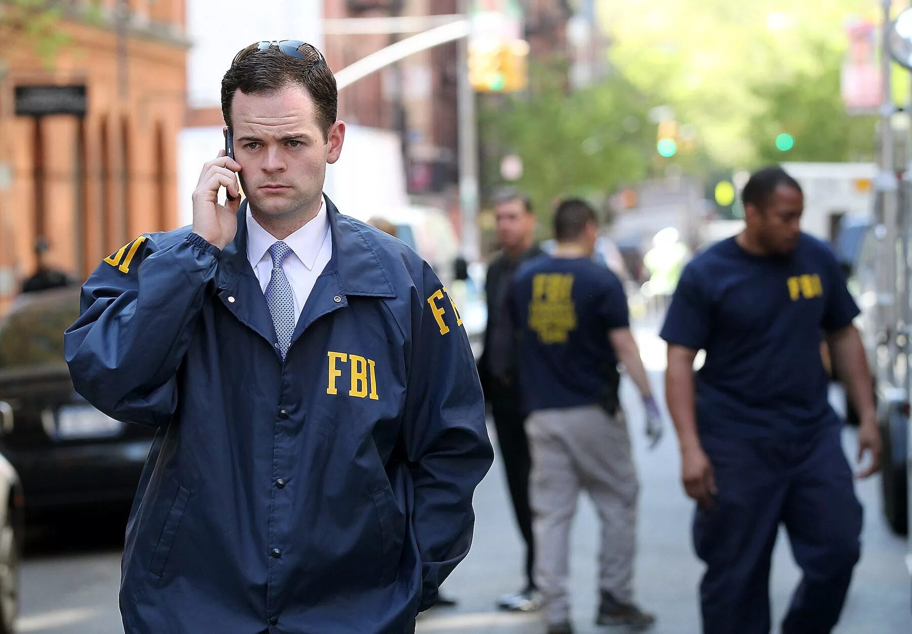 He is policeman. Агенты ФБР США. Сотрудники ФБР США. Агент ФБР. Полиция ФБР США.