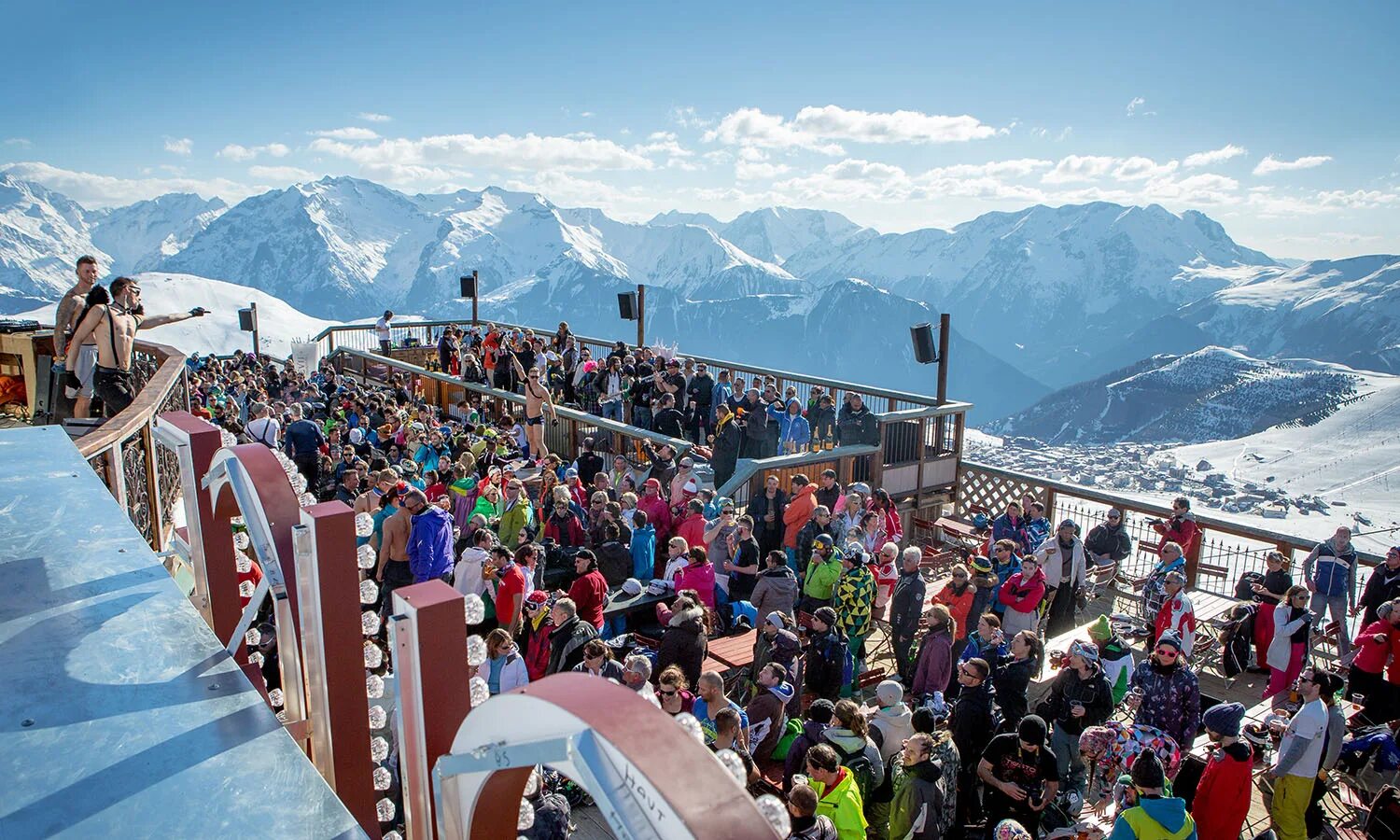 Горнолыжный курорт apres ski. Апрес ски в баре. Apres ski красная поляна. Apres ski красная поляна. Апре ски красная поляна.