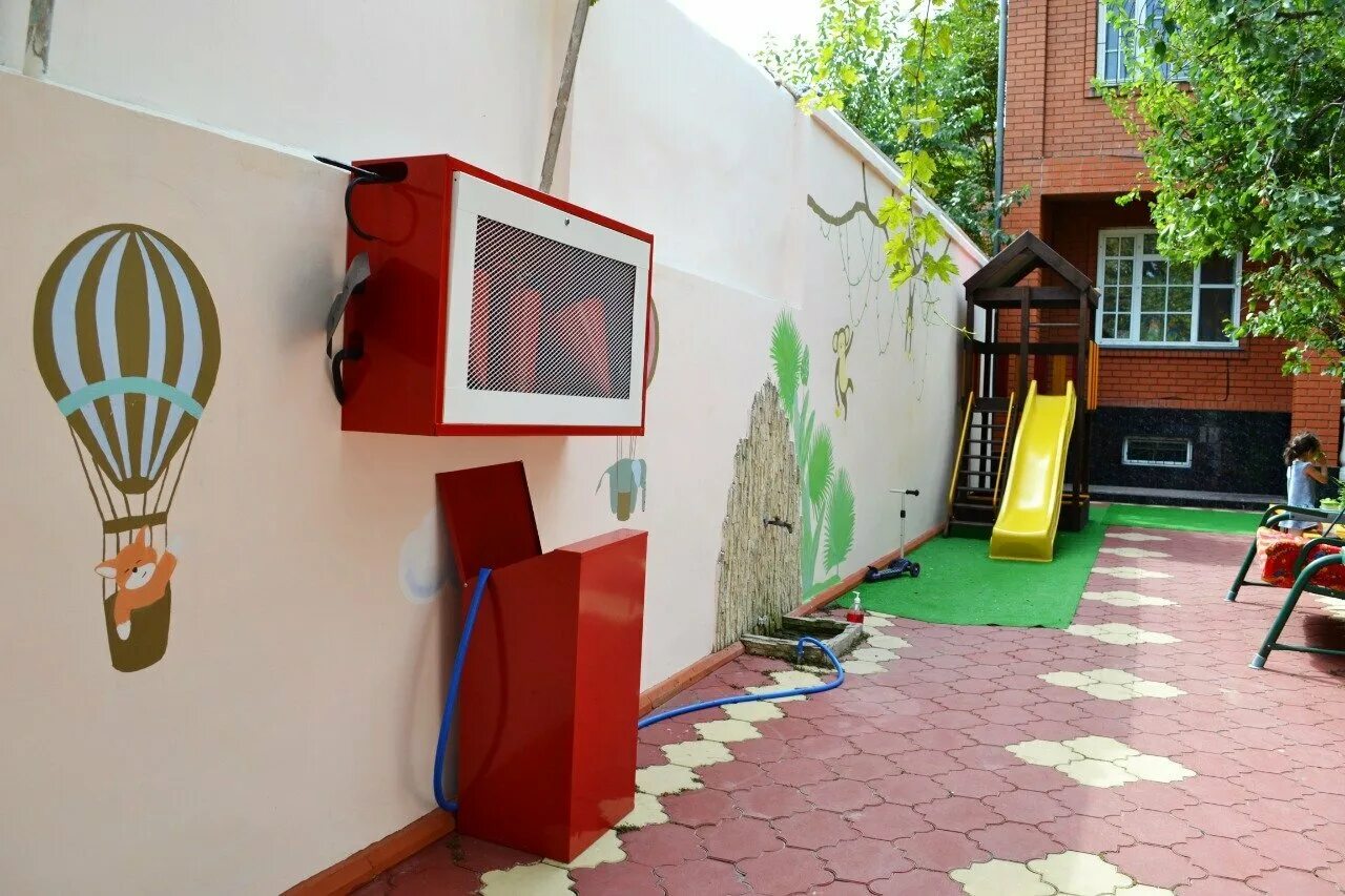 Садик в махачкале частный. Детсад гений в махачкале. Детский сад жемчужина ростов-на-дону. Центр развития детей махачкала. Пустой детский клуб.