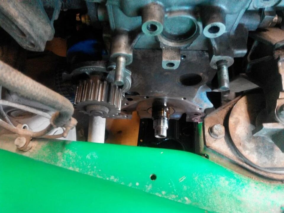 Свечные колодцы ваз 2112 1. Свечные колодцы на ваз 2112 16 клапанов. Замена масла ваз клапанов. Замена масла ваз клапанов. Масляный насос приора 16.