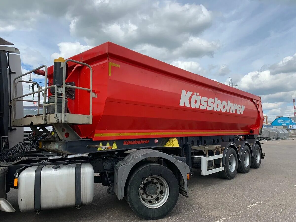 Cimc полуприцеп. П/п schmitz cargobull. Полуприцеп тяжеловоз низкорамный uat-slhh-453. Kassbohrer lb3e 2013. Специализированная техника с полуприцепами.