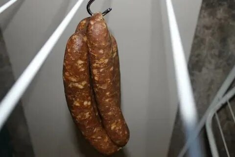 Колбасу положите