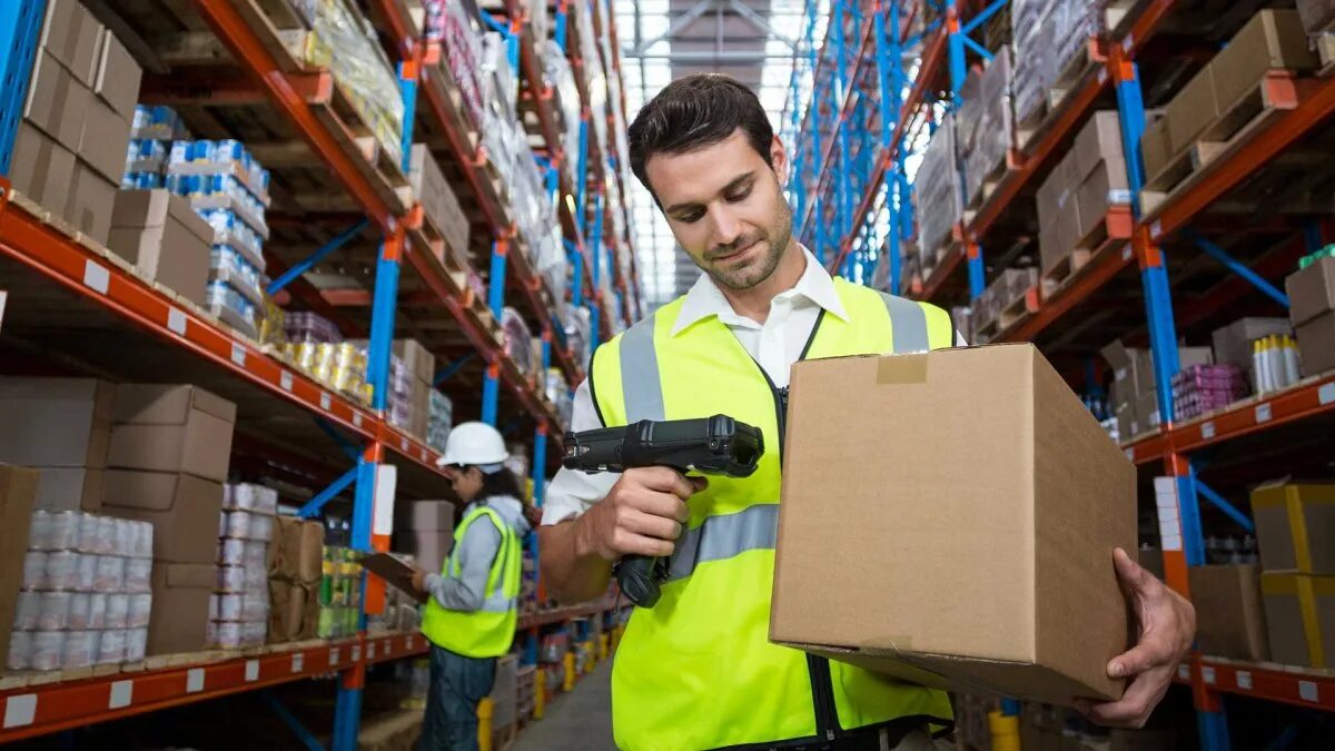 Хоругвино склад озон. Комплектовка товара на складе. Подработка москва склады. Комплектовщик на склад. Упаковщик-комплектовщик.